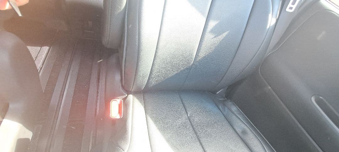 よっちゃんセレナ　C27シートカバー前席USB接続有り　後部テーブル有