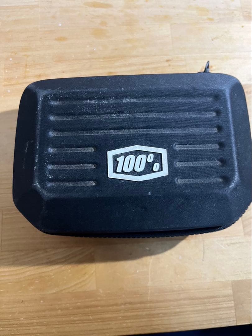 100% サングラス ハードケース付き