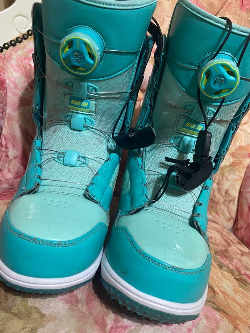 早い者勝ち❤️Nike 水色 女性用 スノーボードブーツ