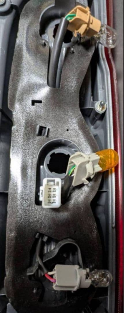 【新車外し】200系 ハイエース 7型 純正 テールランプ 左側(助手席側)