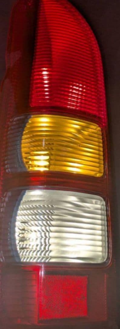【新車外し】200系 ハイエース 7型 純正 テールランプ 左側(助手席側)