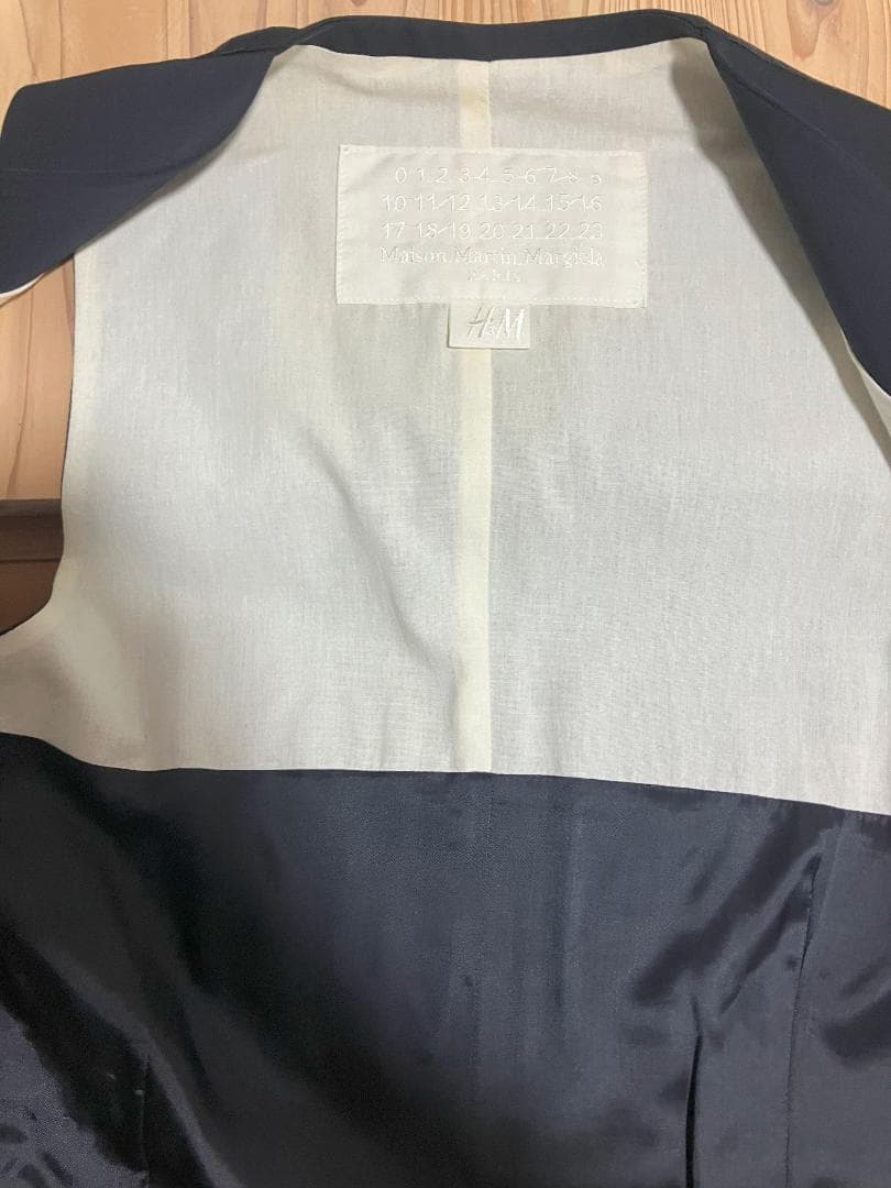 【 × Maison Margiela】コラボスーツ（ネイビー／EU50）