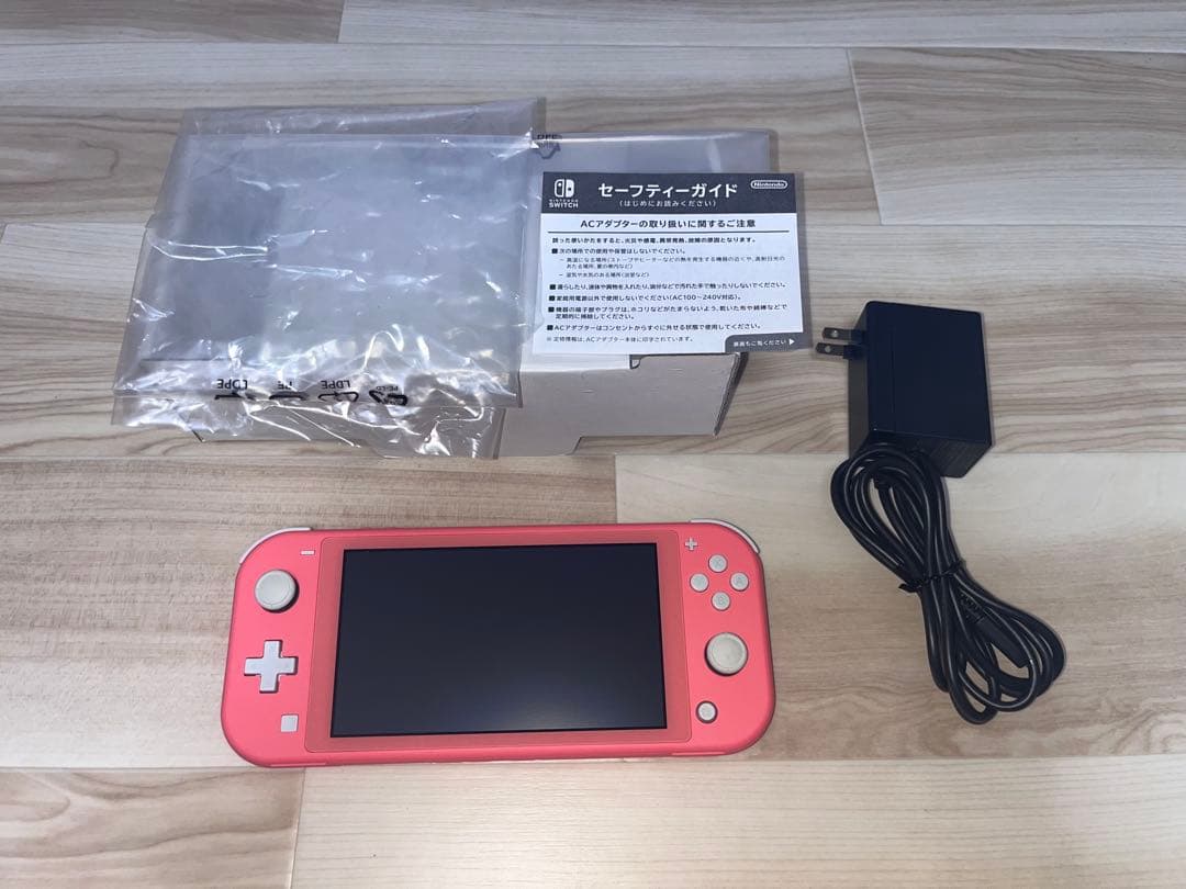 Nintendo Switch Light コーラルピンク
