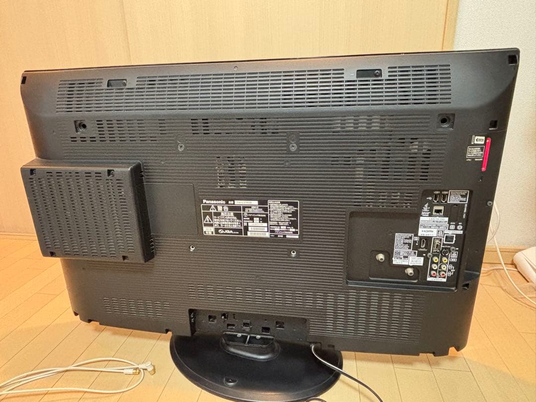 Panasonic 37インチテレビ 本体とリモコン付き