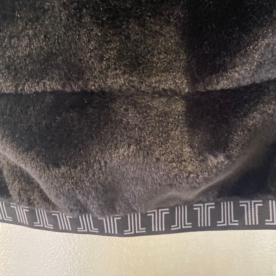 本日限りフード付き黒ファーベスト　40