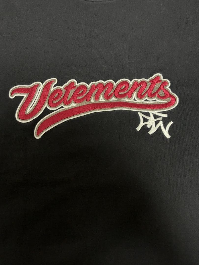 VETEMENTS ヴェトモン ベースボール ロゴ刺繍 Tシャツ M