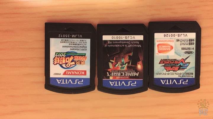 Vita、シリコンカバー、ケース入れ、マイクラ、パワプロ2012、ガンダム