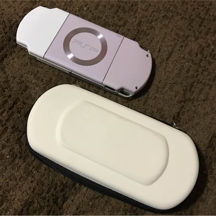 PSP-2000本体、ソフト11本付き