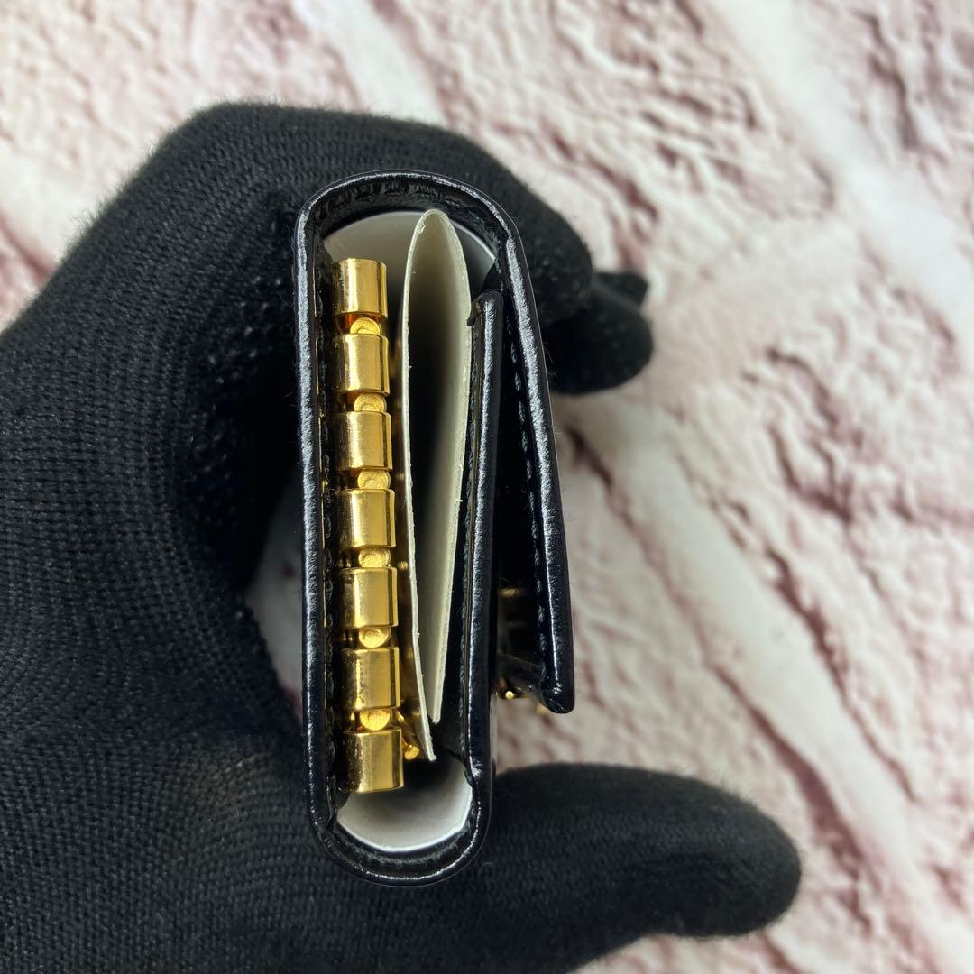 新品・未使用✨フェラガモ ガンチーニ ゴールド金具 ロゴ刻印 レザー キーケース