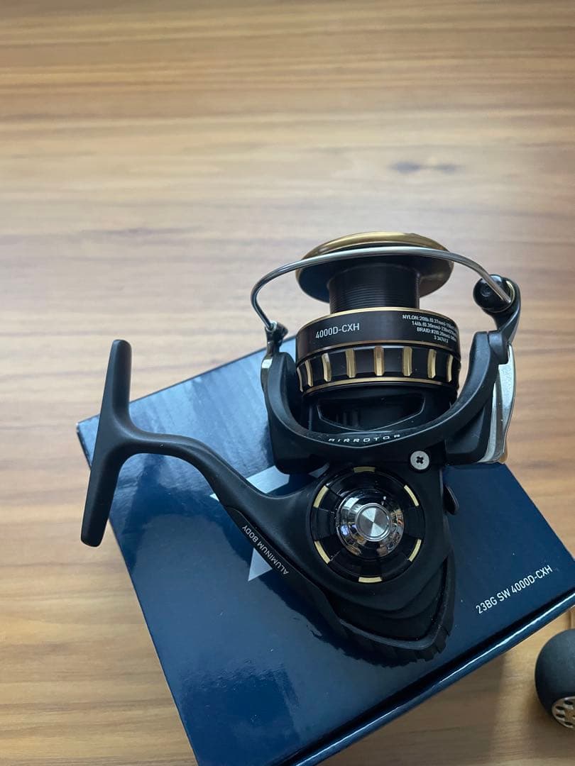 さ*ら様 【美品】ダイワ　BG SW 4000D-CXH ベスト用ポーチ付き