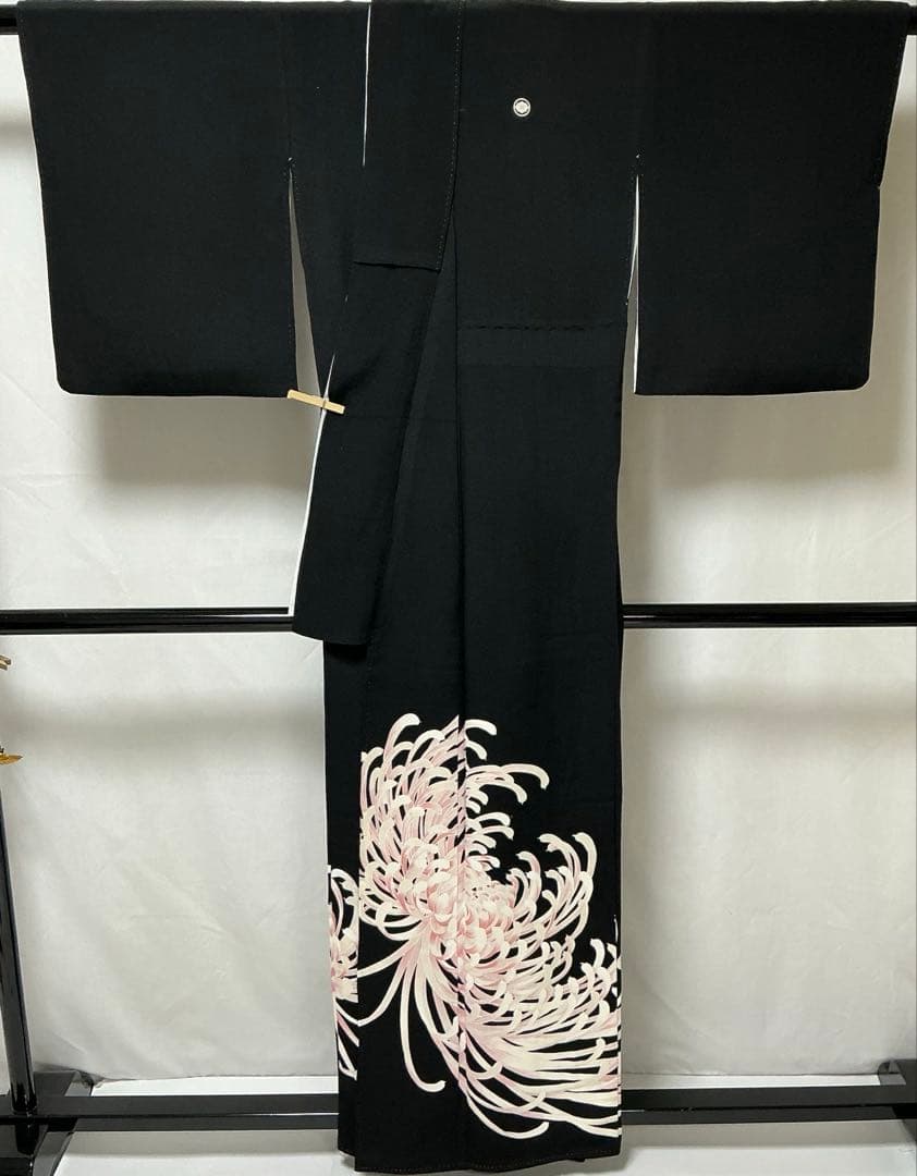 b320 正絹　黒留袖　比翼付　五つ紋　乱菊　着物