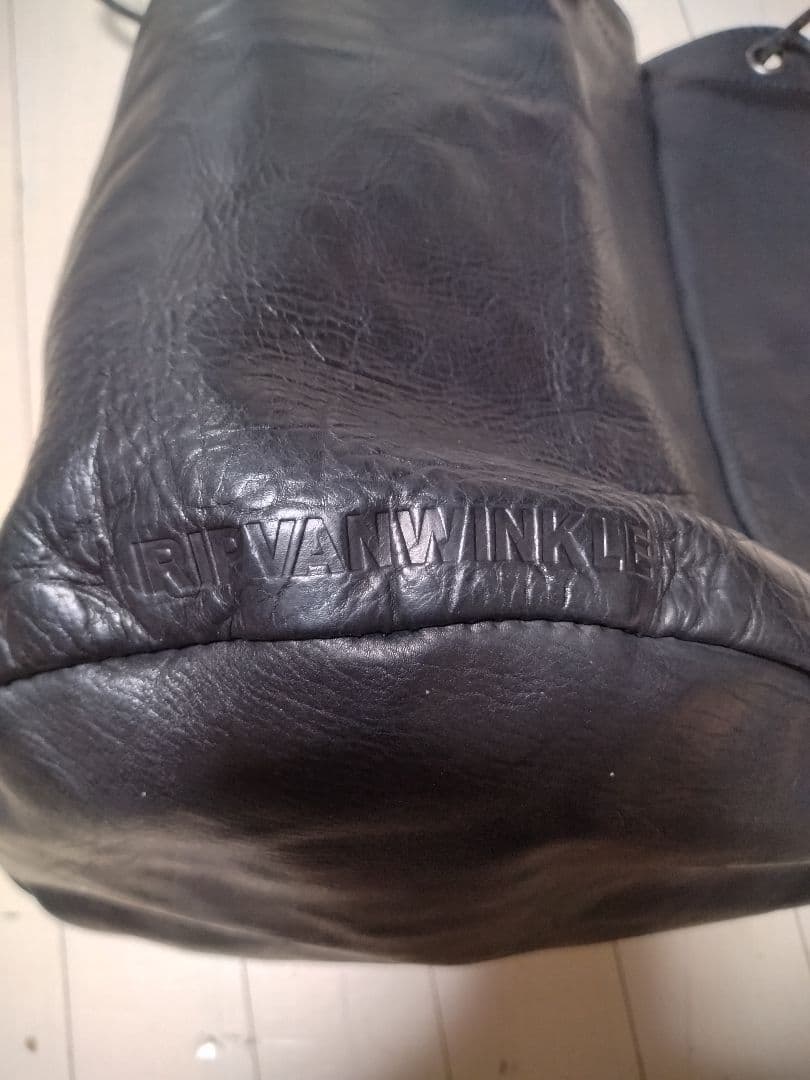 RIPVANWINKLE バッグ レザー ボンサック型 サコッシュ