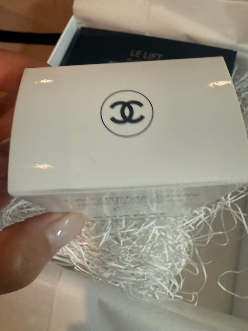 シャネル新品LA CRÈME MAIN & LLフラッシュアイCHANEL