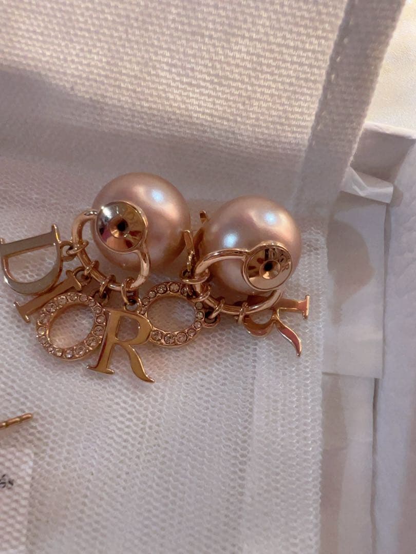 Diorパールピアス