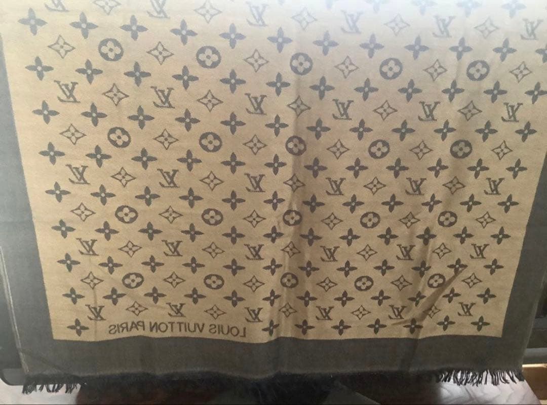 美品LOUIS VUITTON マフラー 、ストールブラウン・光沢のあるベージュ
