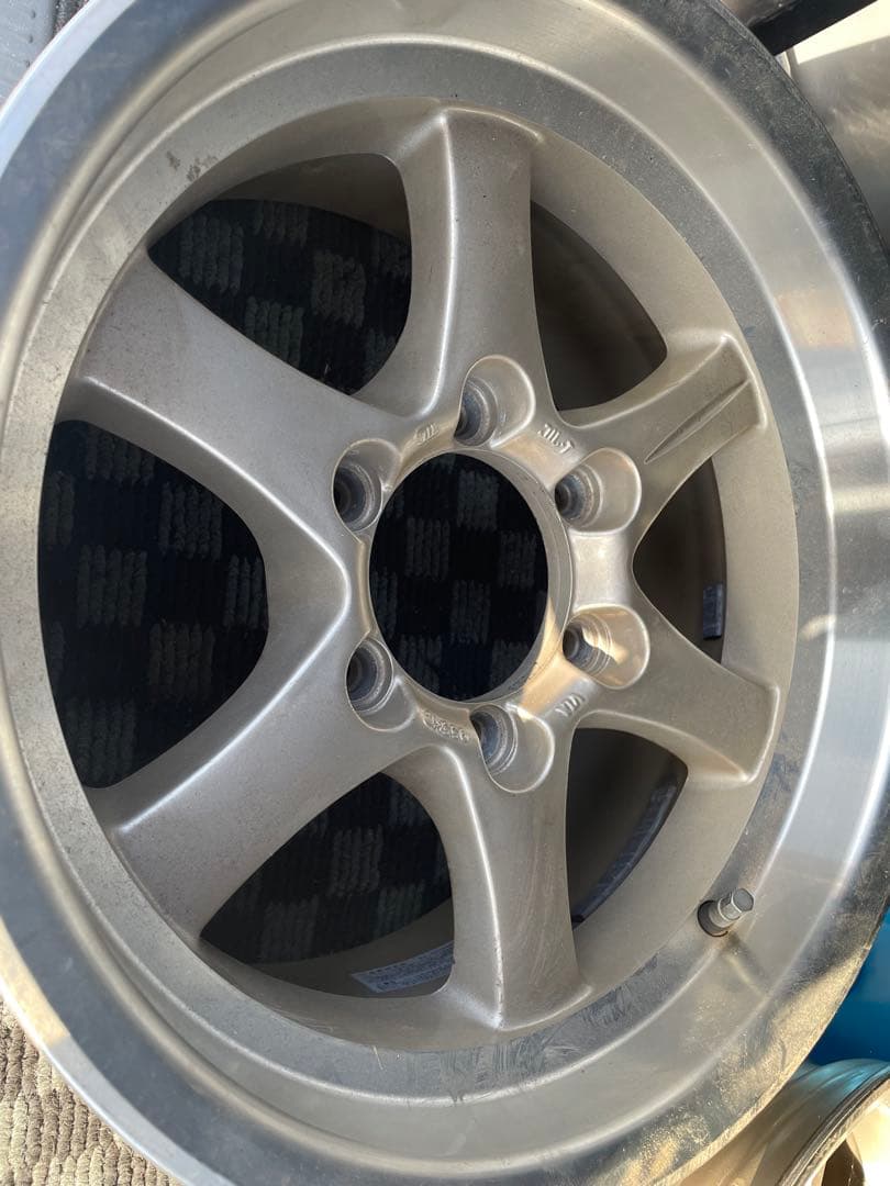 ハイエース　16インチ　8j 送料込み