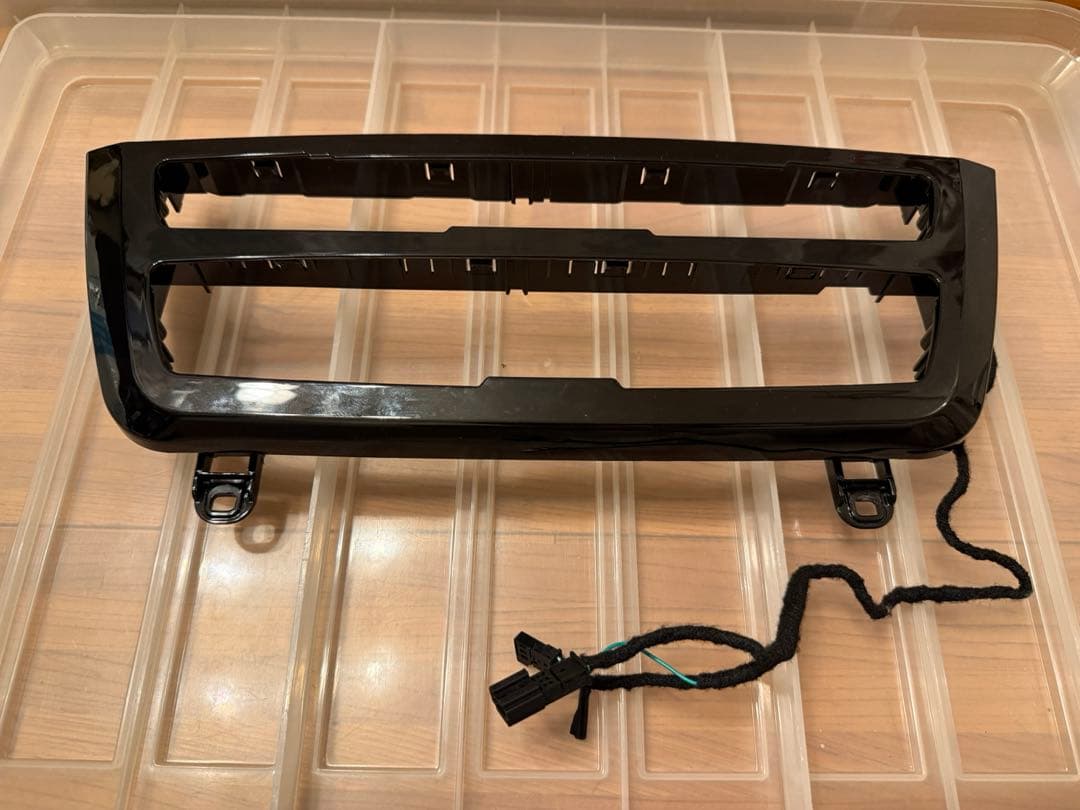  F30アンビエントライト付きエアコンパネルとOBDコネクター