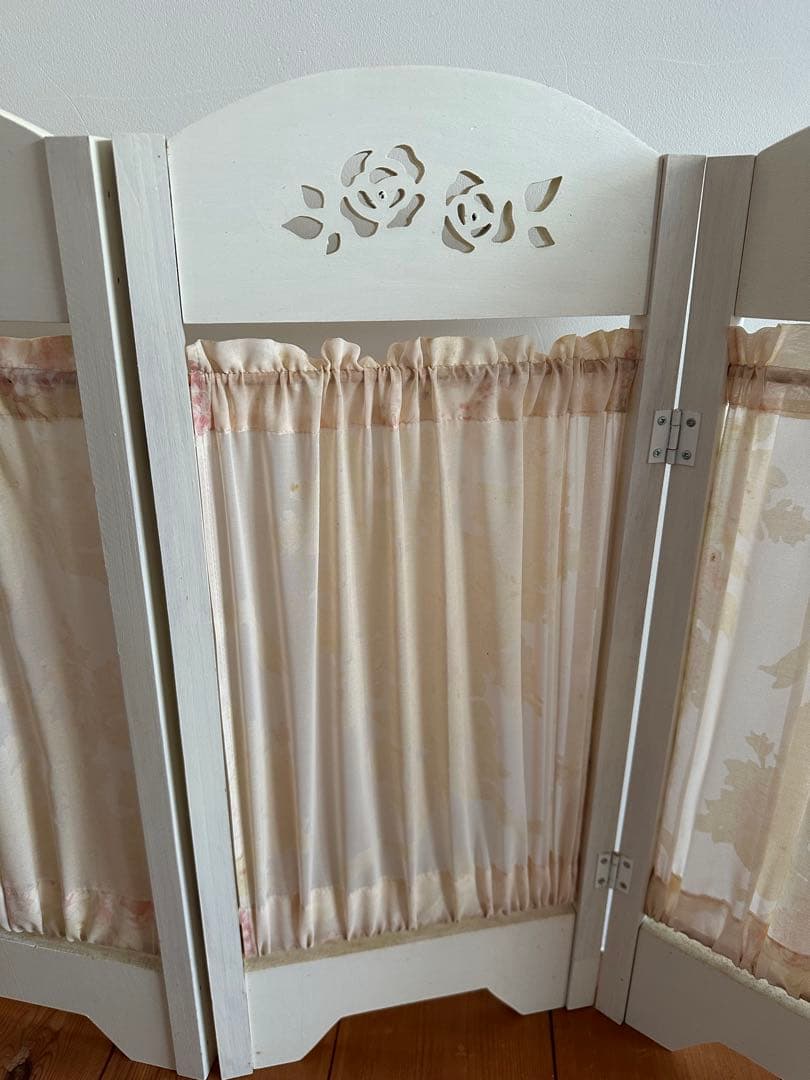 イマン/マニー木製パーテーション 花柄カーテン付き/アンティーク/ドール