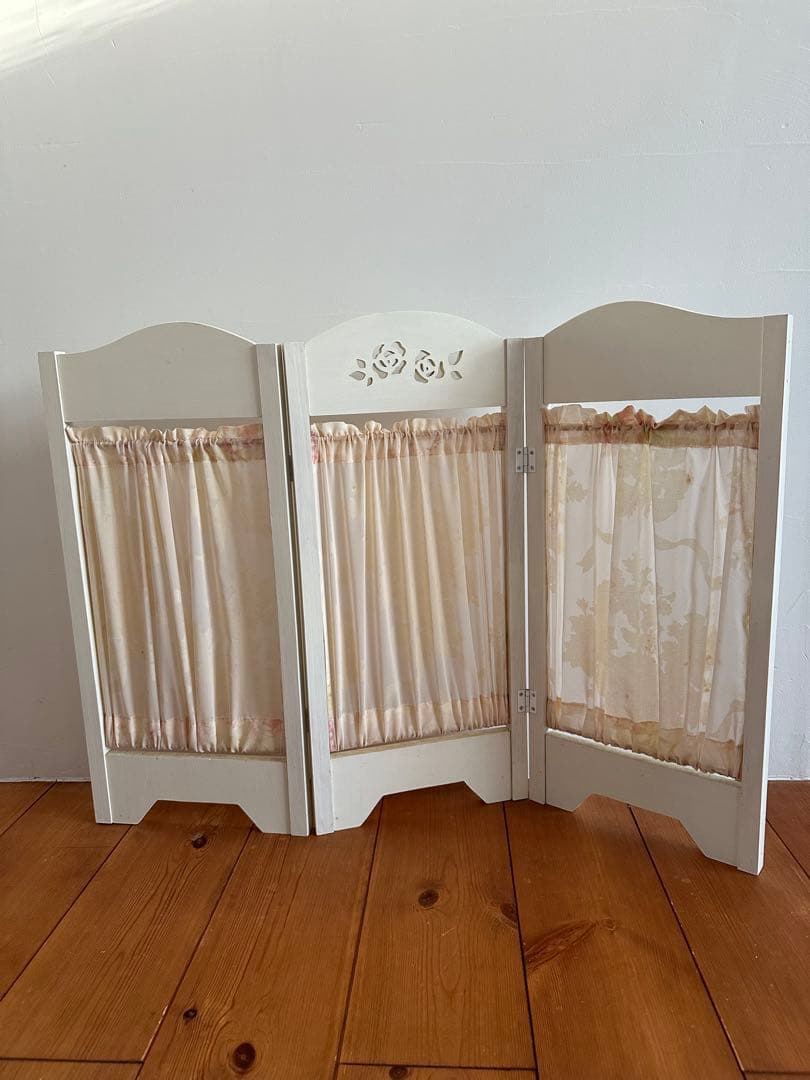 イマン/マニー木製パーテーション 花柄カーテン付き/アンティーク/ドール