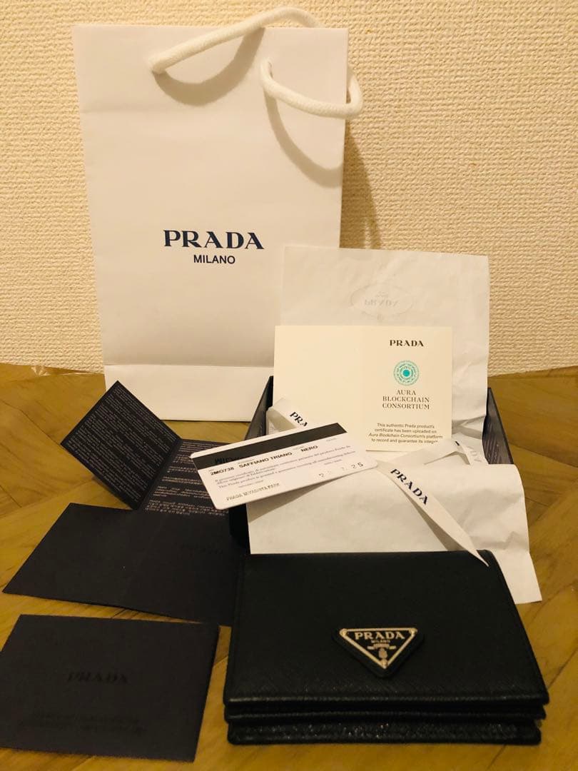 PRADA プラダ サフィアーノ 二つ折り財布 1MV021 ブラック