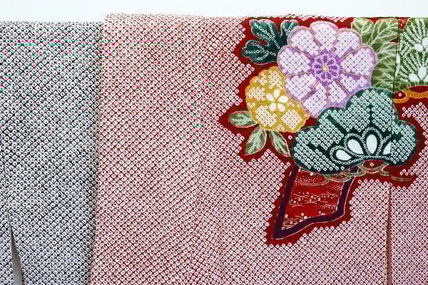 ★専用★美品 本振袖 総絞り 赤 墨黒 牡丹 菊 金彩加工 身丈162cm 正絹