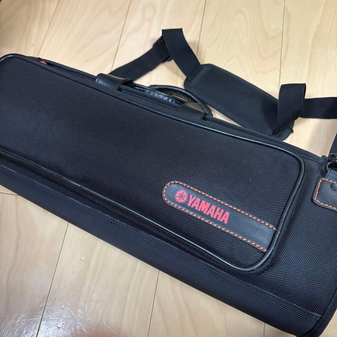 Yamaha YTR1335ゴールドトランペット 本体と付属品