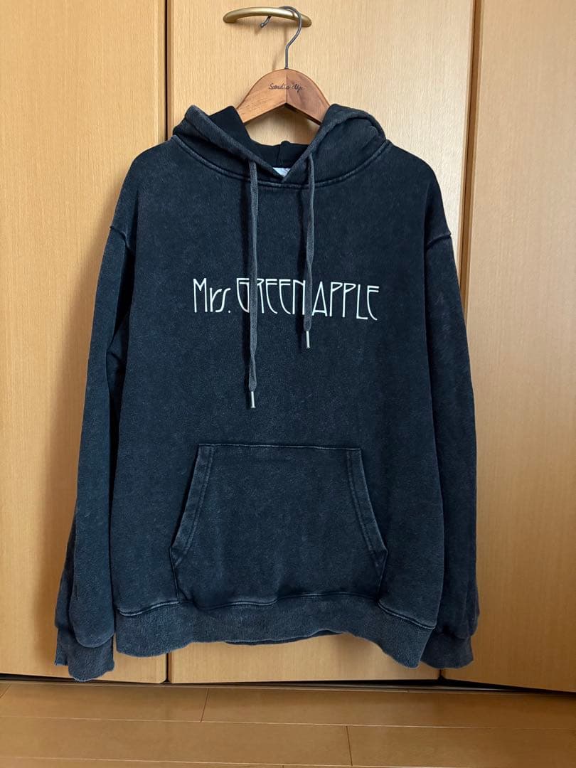 Mrs. GREEN APPLE フーディ ダークグレー