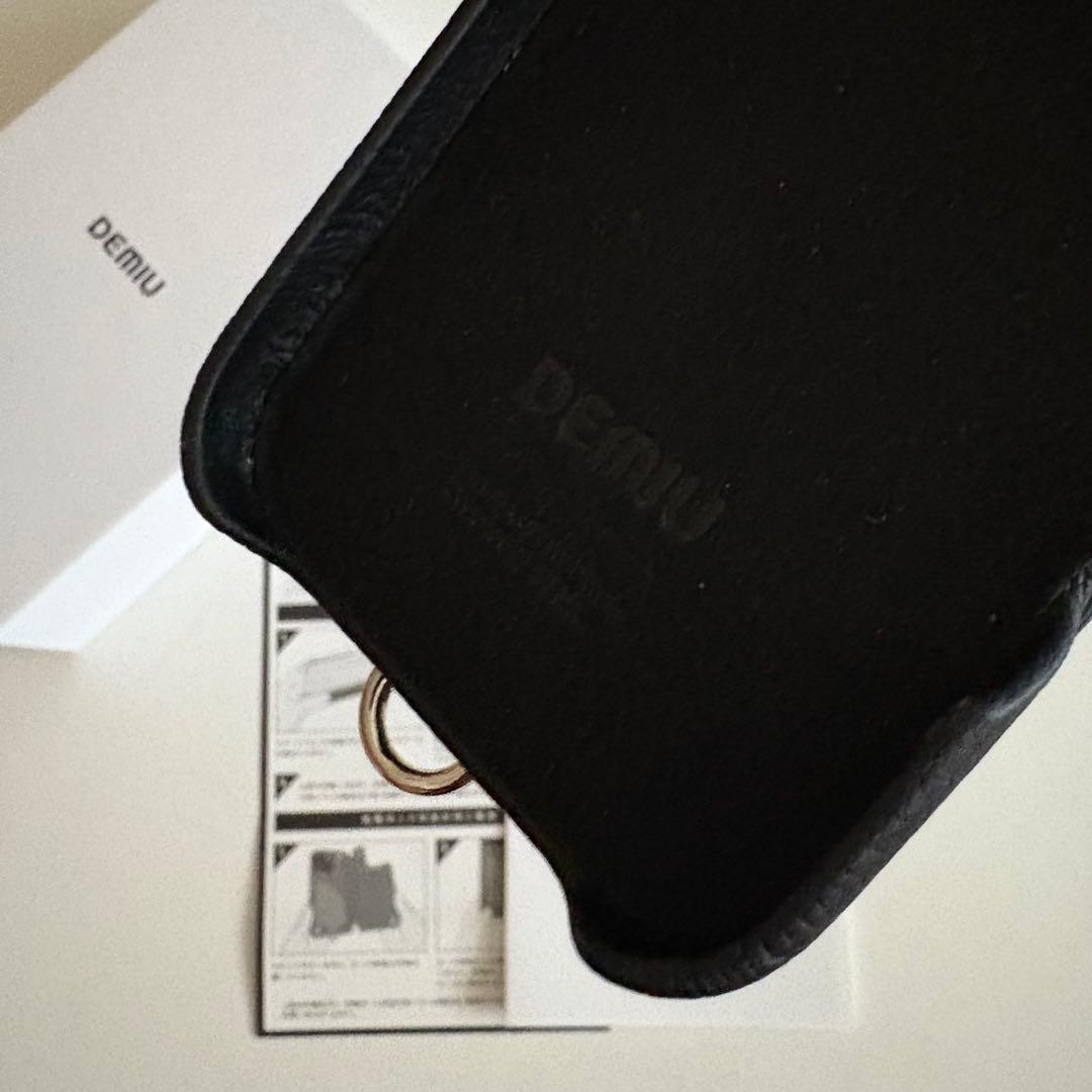 DEMIU パッド入り ブラックソフトケース　iPhone16 BALLON