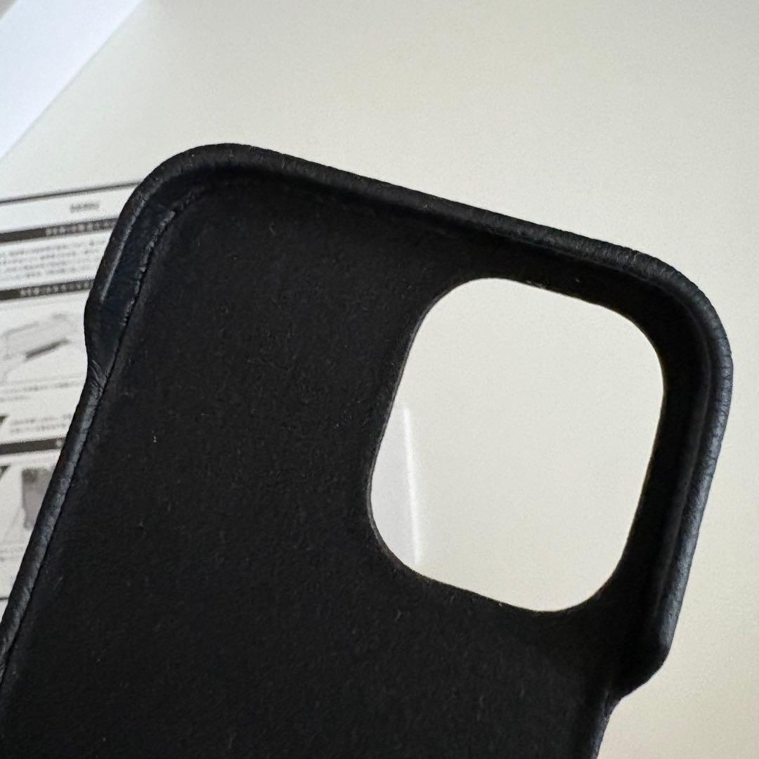 DEMIU パッド入り ブラックソフトケース　iPhone16 BALLON