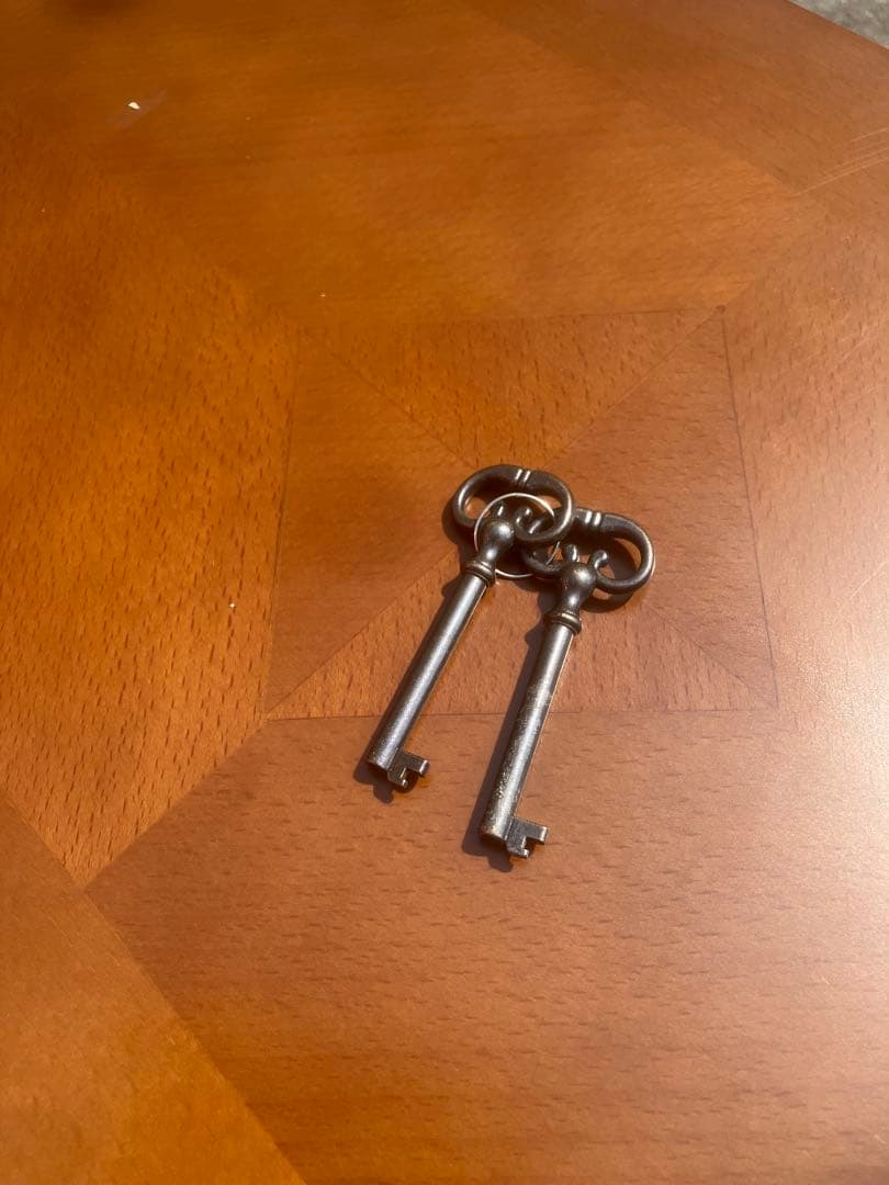 アンティーク風デスク 鍵付き 展示のみ未使用 天板キズあり