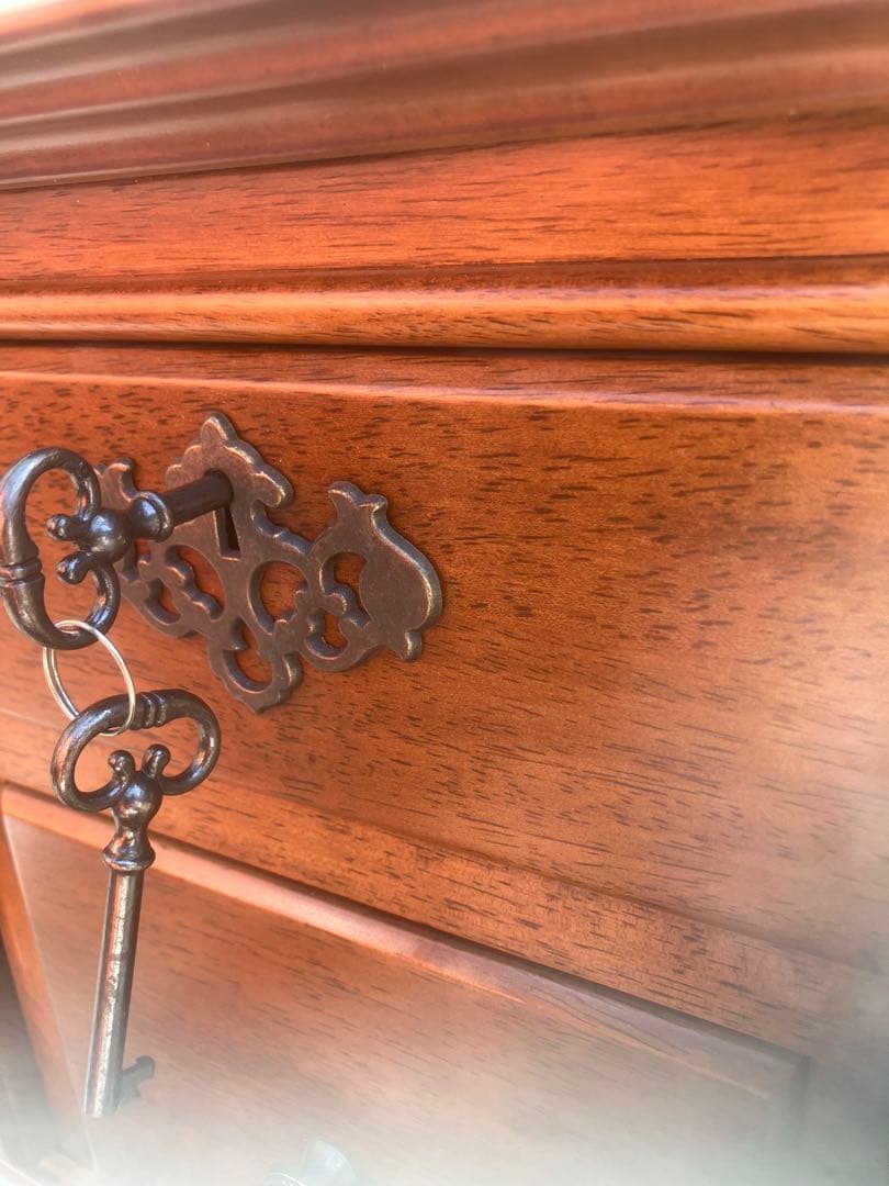 アンティーク風デスク 鍵付き 展示のみ未使用 天板キズあり