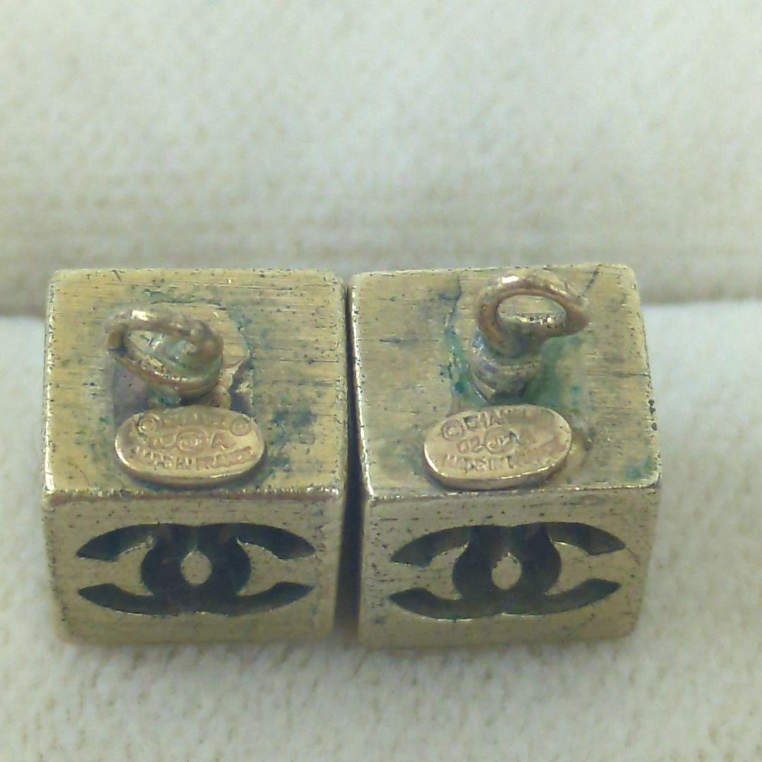 CHANEL　シャネル　ココマーク　キューブ　チャーム　（ピアス用）