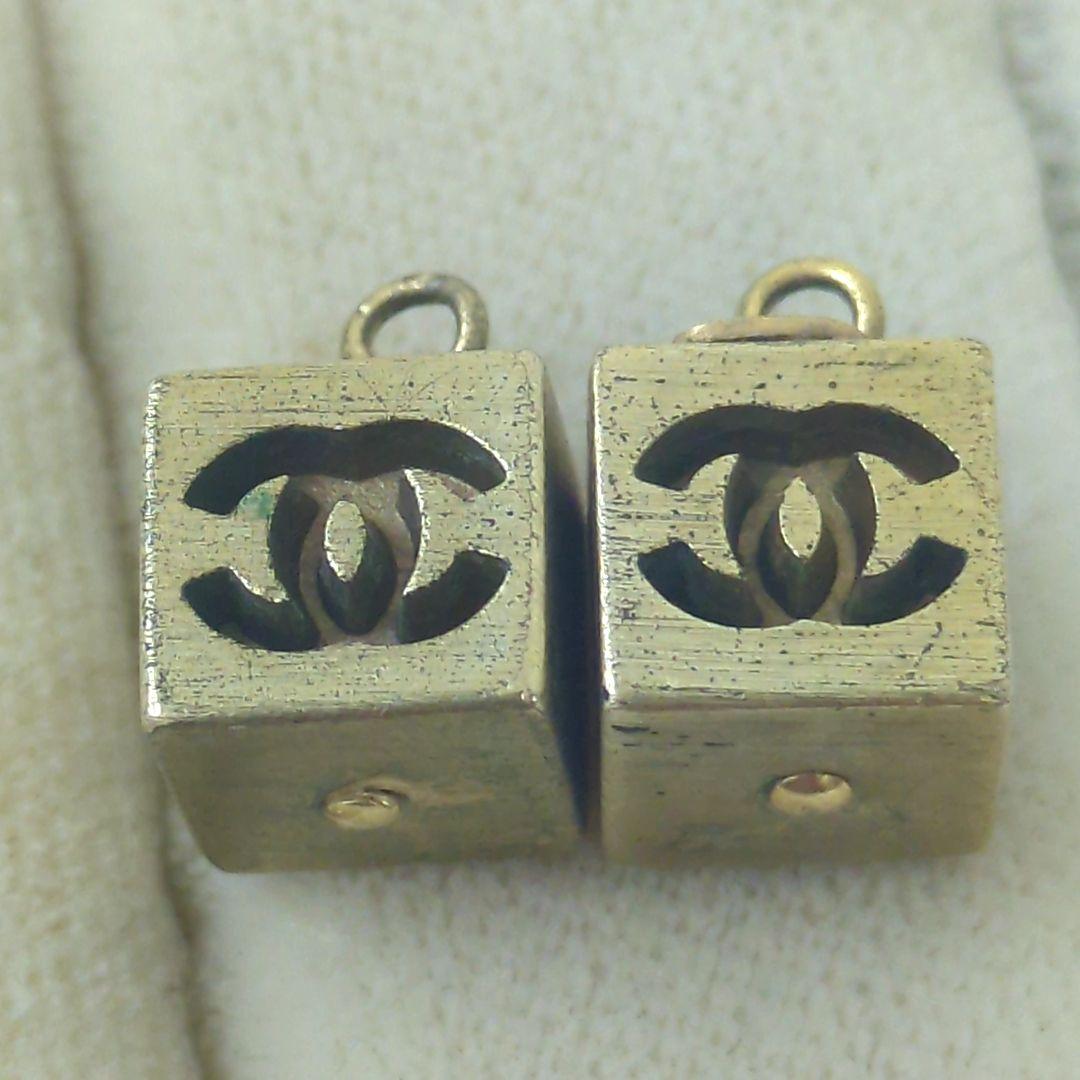 CHANEL　シャネル　ココマーク　キューブ　チャーム　（ピアス用）