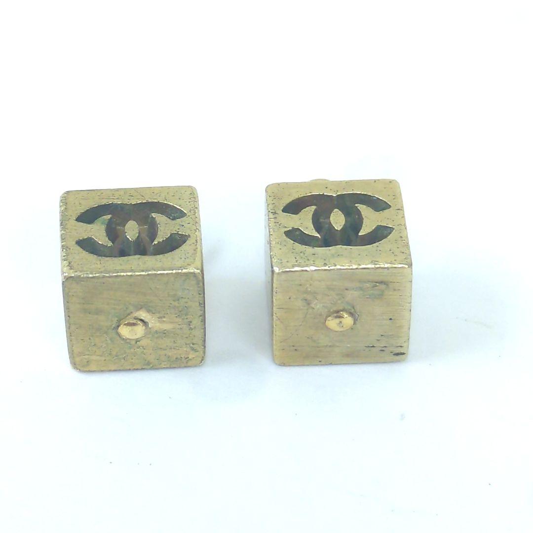 CHANEL　シャネル　ココマーク　キューブ　チャーム　（ピアス用）