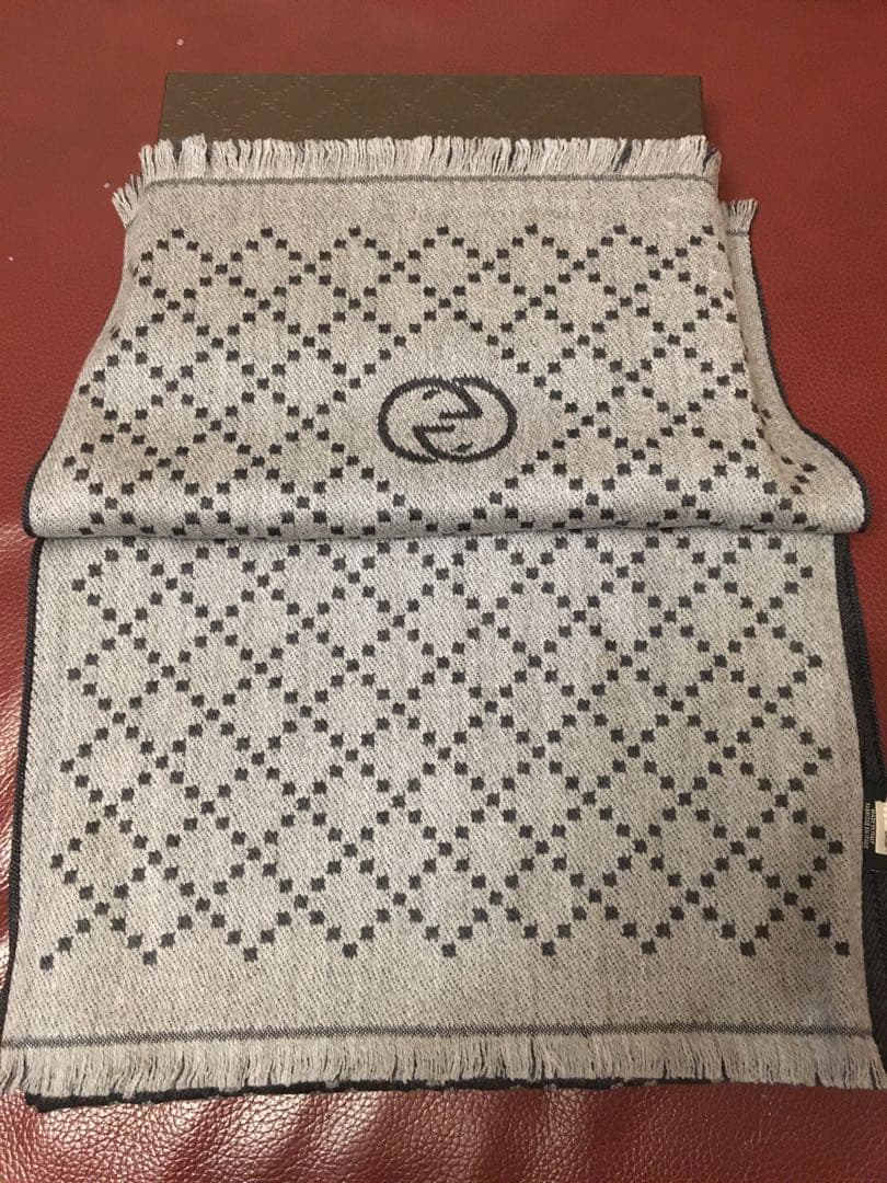 幸　GUCCI マフラー　美品