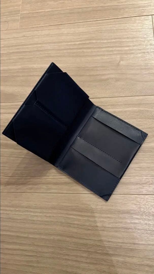 Tenuis BG - 使いやすさ、質感を大事にした究極の薄い財布