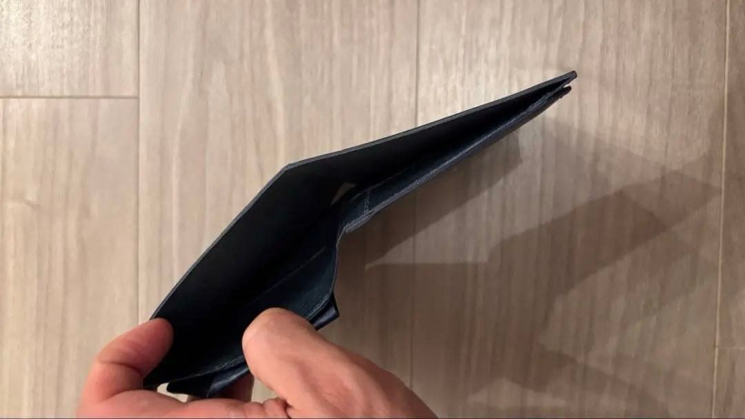 Tenuis BG - 使いやすさ、質感を大事にした究極の薄い財布