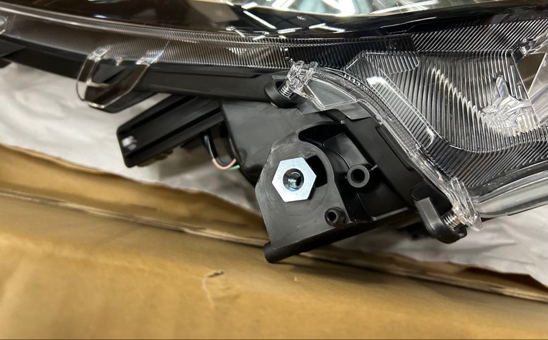 ！！新品、未使用品！！10アクア　後期ヘッドライト運転席側