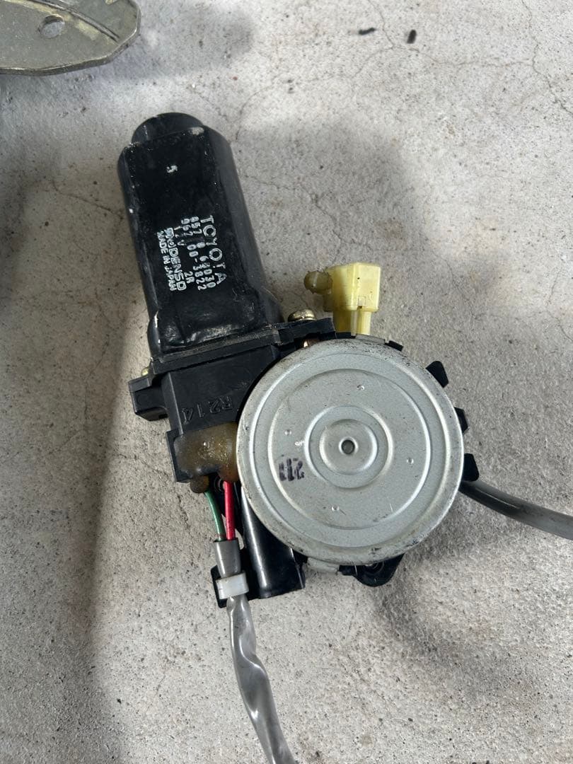 ランクルプラドKZJ78 パワーウインドの部品、オマケ付き 実働車外し