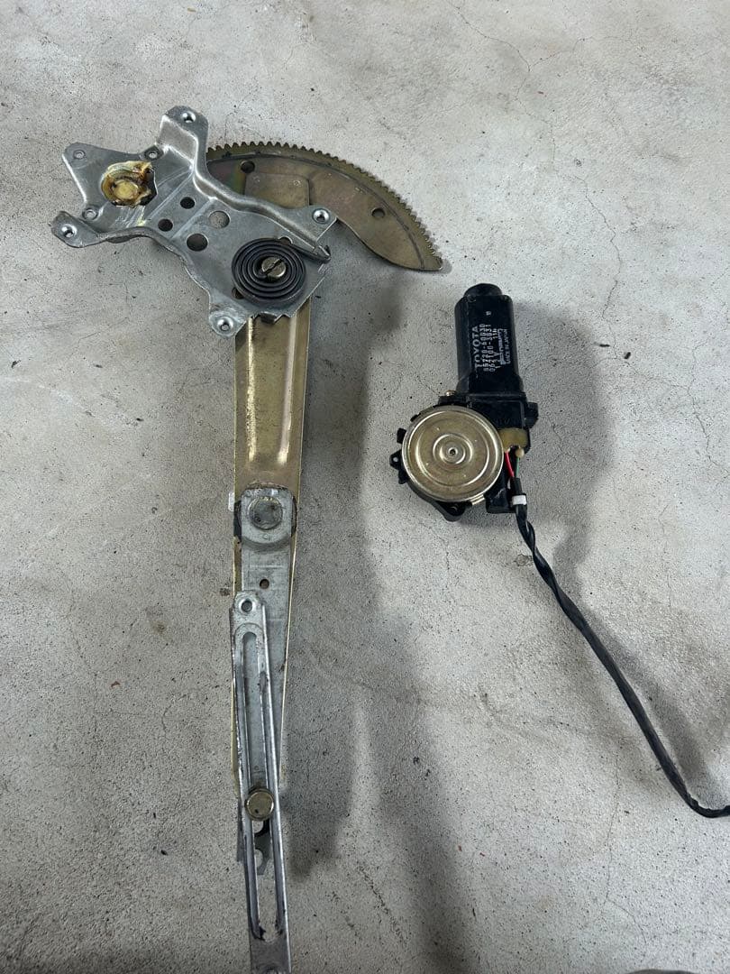 ランクルプラドKZJ78 パワーウインドの部品、オマケ付き 実働車外し