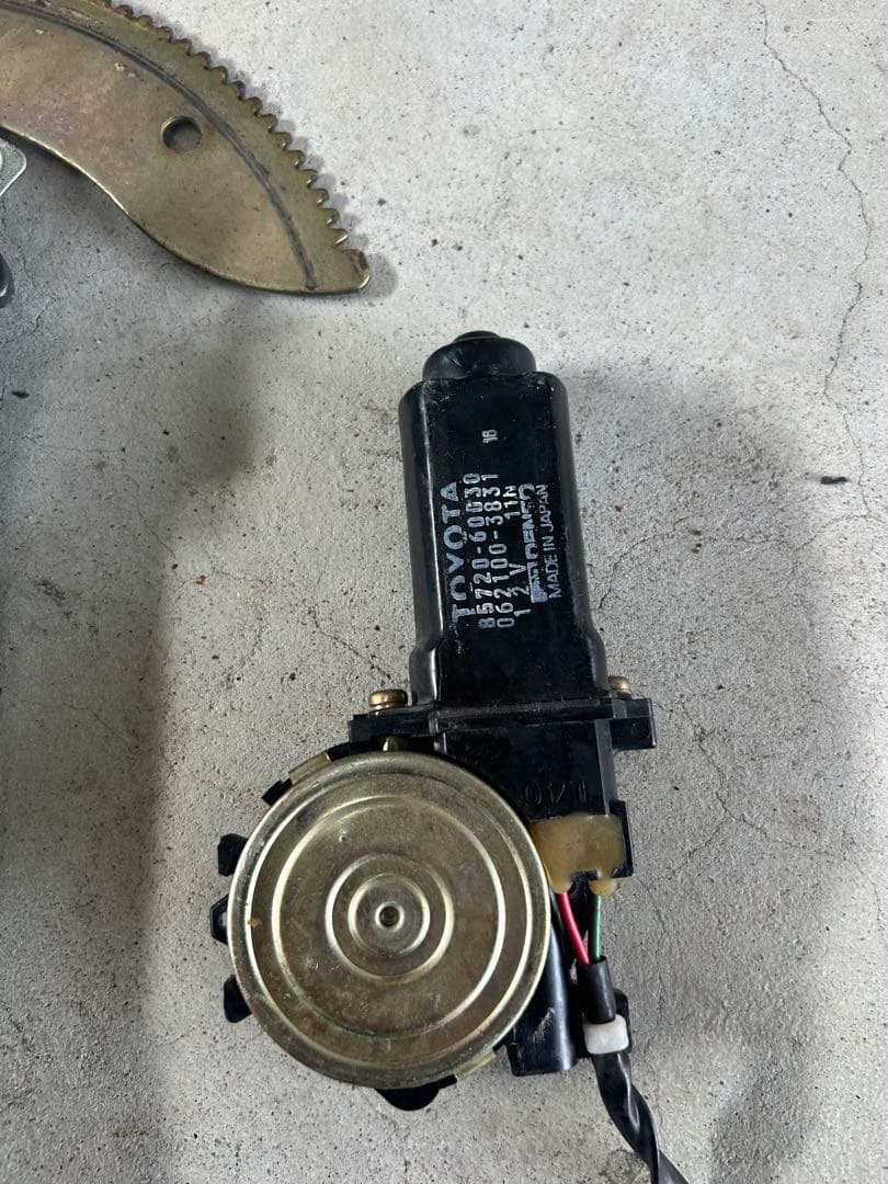 ランクルプラドKZJ78 パワーウインドの部品、オマケ付き 実働車外し