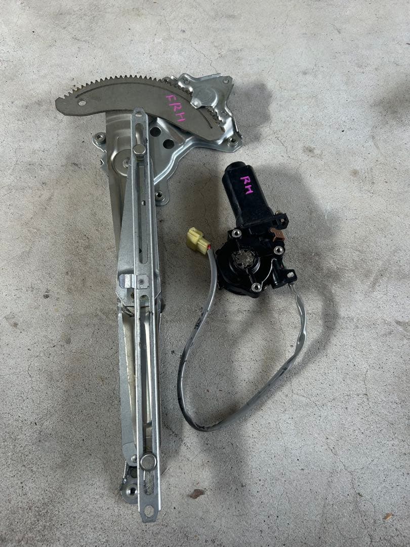 ランクルプラドKZJ78 パワーウインドの部品、オマケ付き 実働車外し