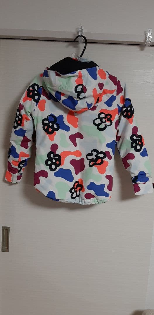 美品　キッズ　BURTON スノーウェア S 花柄 撥水 防寒