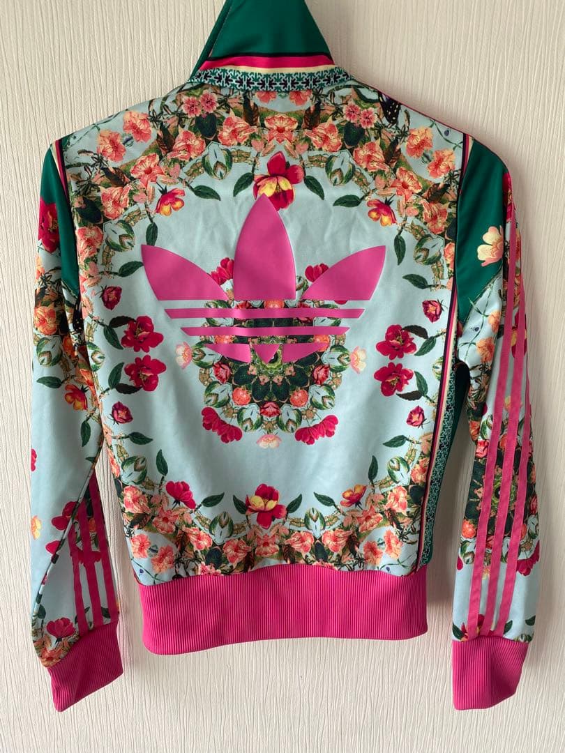 adidas オリジナルス 花柄ピンク