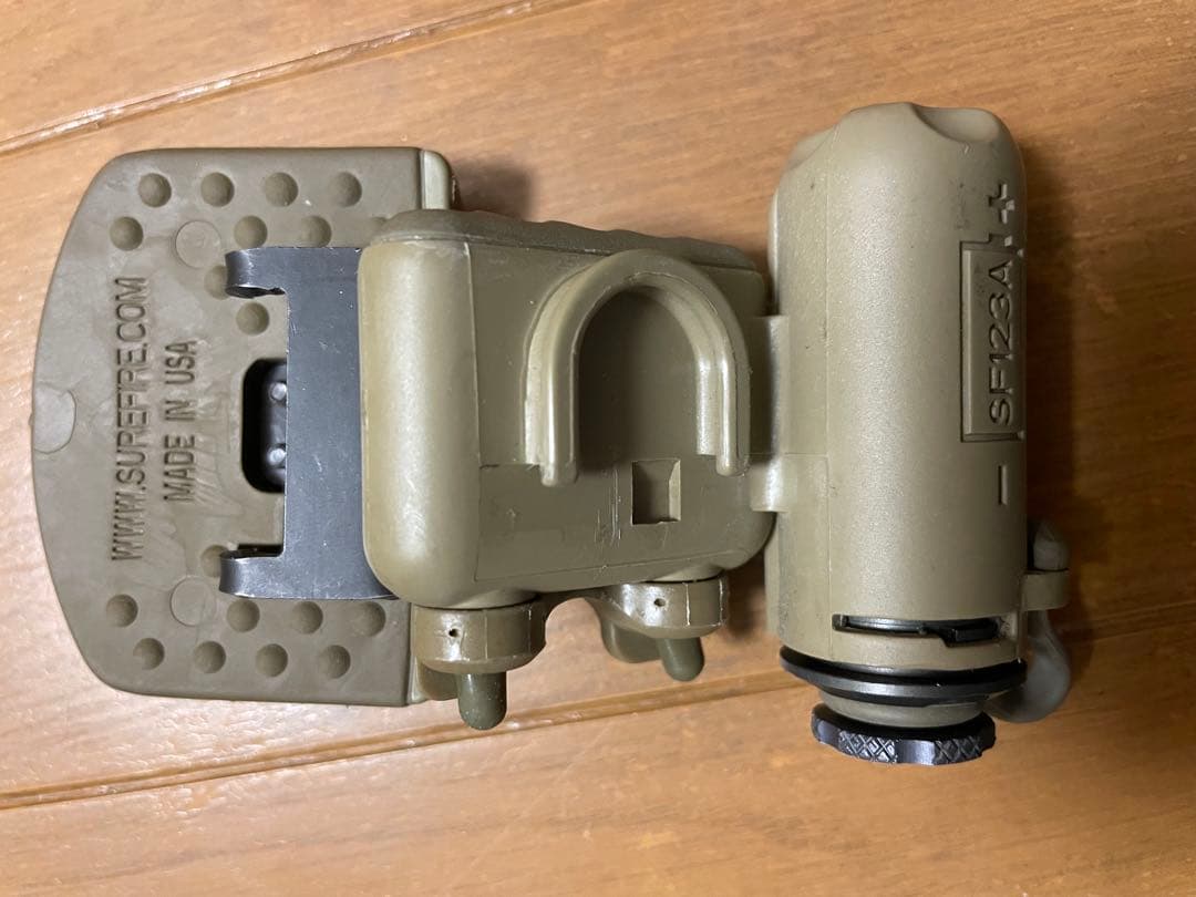 SUREFIRE ヘルメットライト TAN