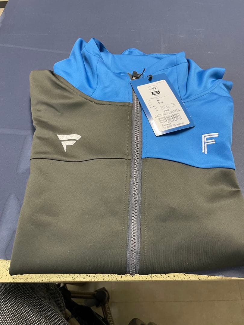 日本ハムファイターズフード付きジャケットと野球ボール、鎌ケ谷タオルセット