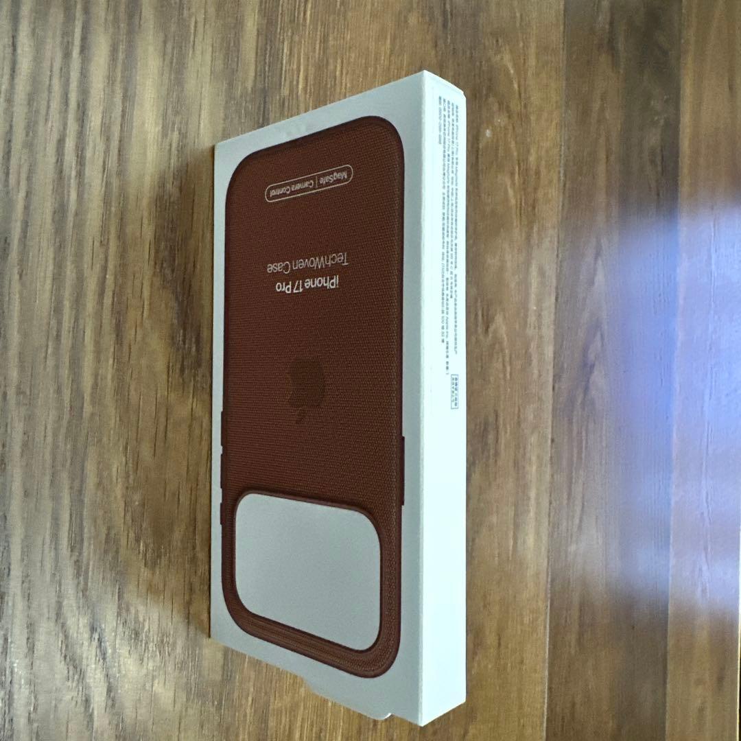 【純正・新品未開封品】iPhone17pro テックウーブンケース -シエナ