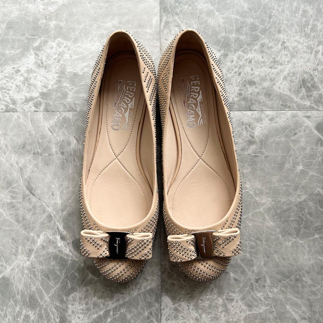 【美品】フェラガモ　バレエシューズ　スタッズ