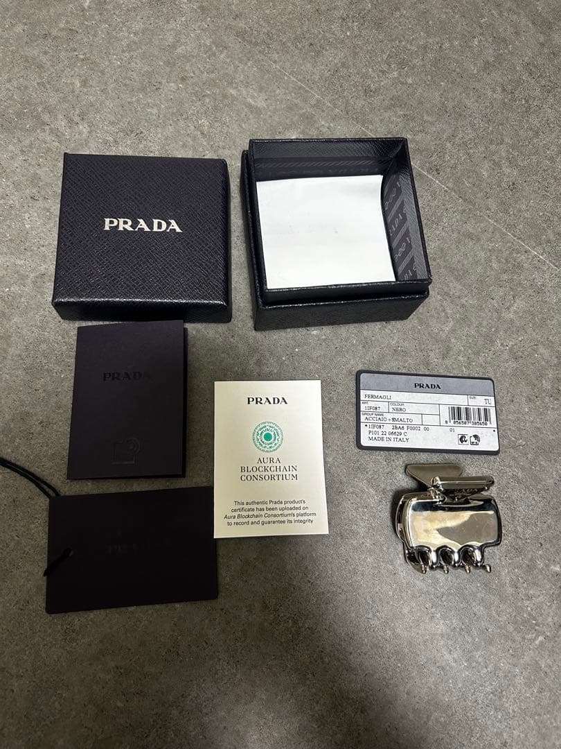 PRADA ヘアクリップ　メタルクリップ