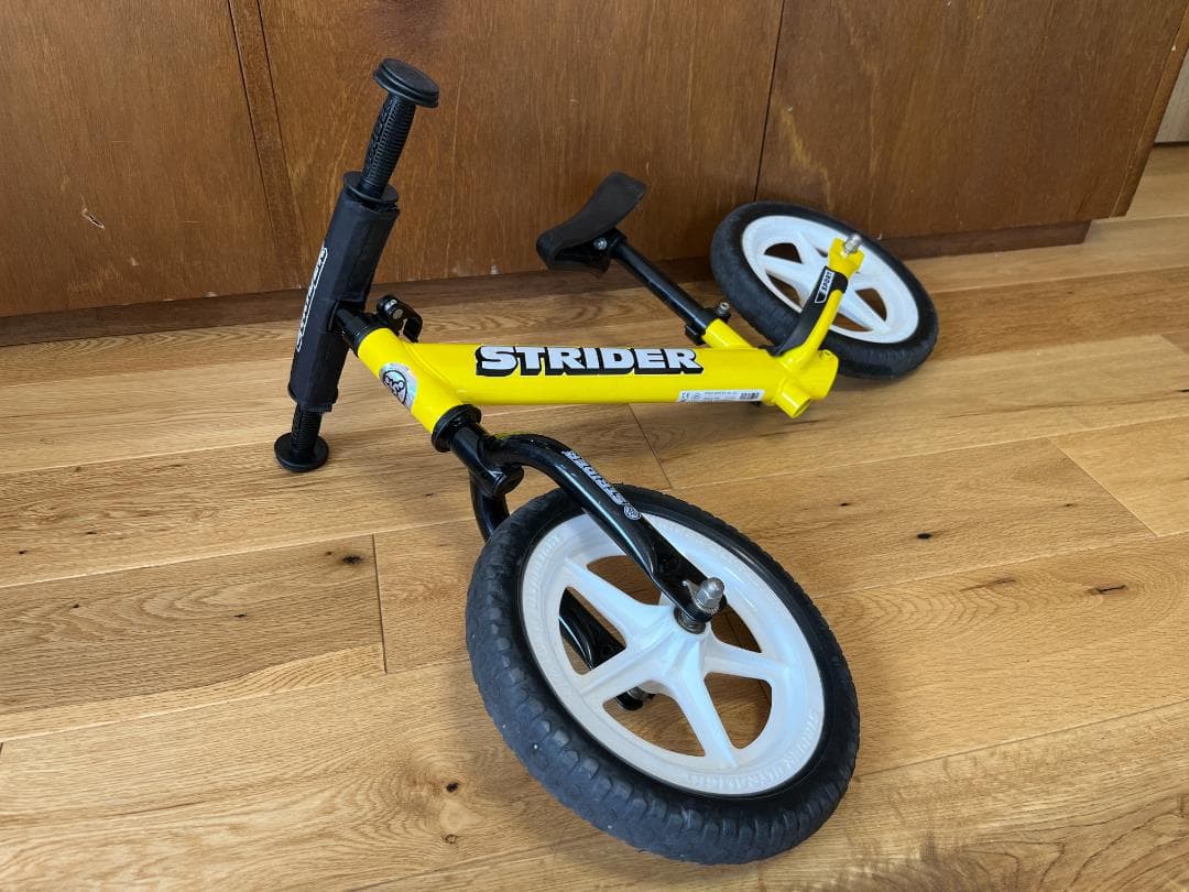 ストライダー スポーツモデル イエロー カスタムホイール ホワイト 新品タイヤ付